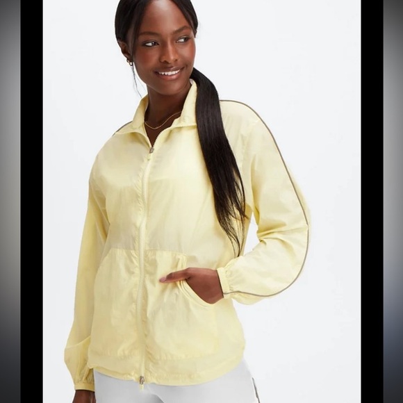 Fabletics Oversized Flyweight Windbreaker light yellow size 2X NWT - Picture 1 of 8